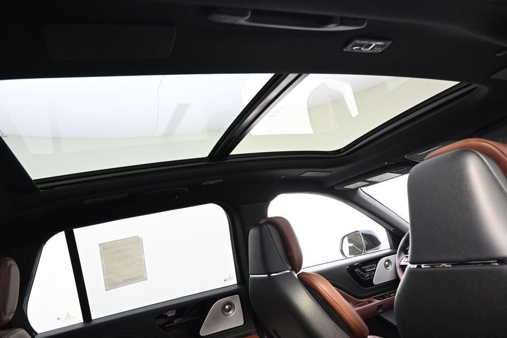 New 2026 White Lincoln Reserve image 17