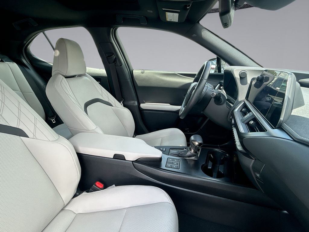 Thumbnail: 2024 Lexus UX - 12