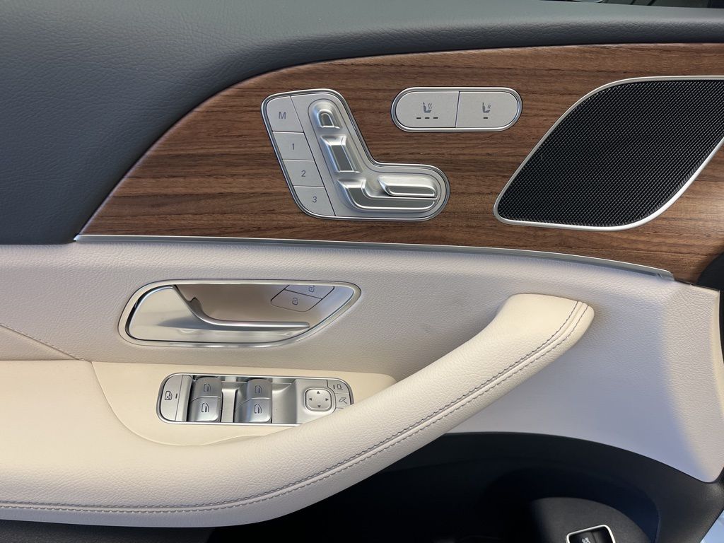 Thumbnail: 2026 Mercedes-Benz GLE - 12