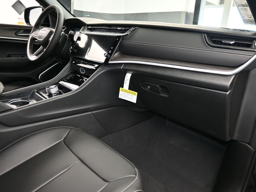 New 2026 Diamond Black Crystal Pearlcoat Jeep Limited image 41