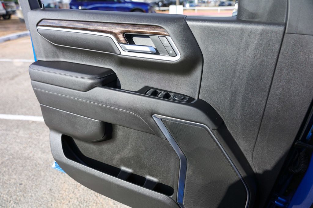 Used 2022 Blue GMC Elevation image 22