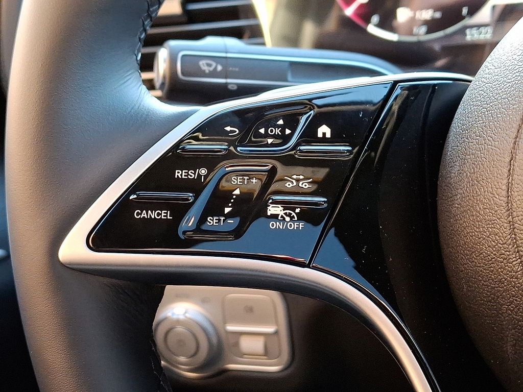 Thumbnail: 2026 Mercedes-Benz GLE - 16