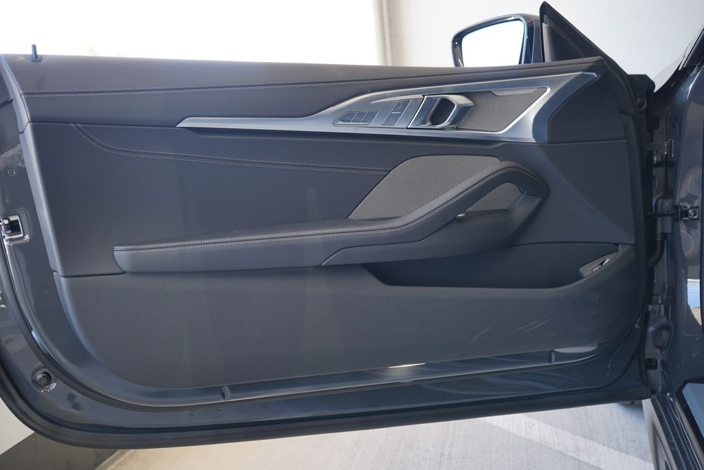 Thumbnail: 2026 BMW 8 Series - 10