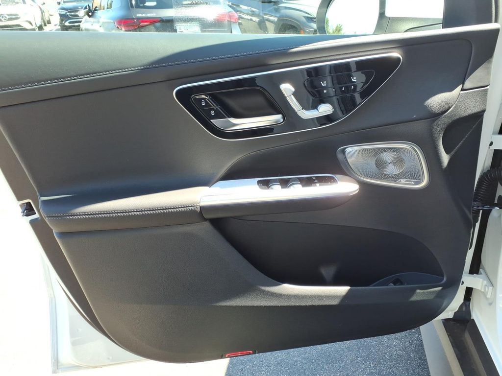 New 2026 White Mercedes-Benz GLC 300 image 11