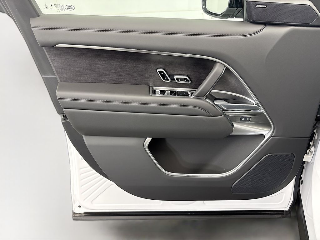 Thumbnail: 2026 Land Rover Range Rover - 23