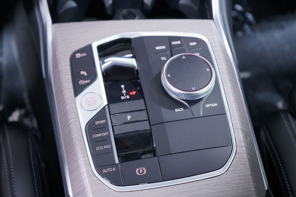 Thumbnail: 2026 BMW 3 Series - 13