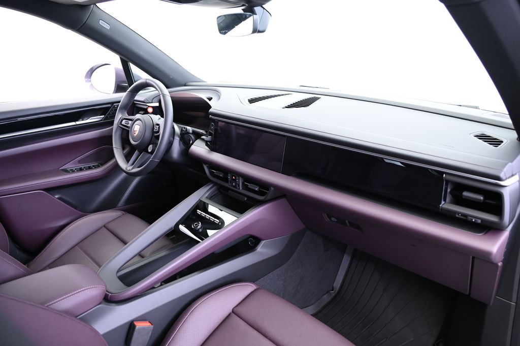 Thumbnail: 2025 Porsche Macan - 27