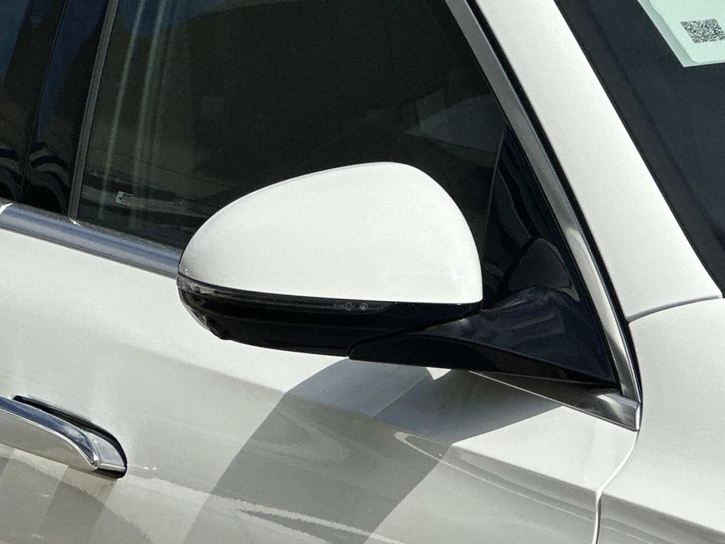 Thumbnail: 2025 Mercedes-Benz E-Class - 6