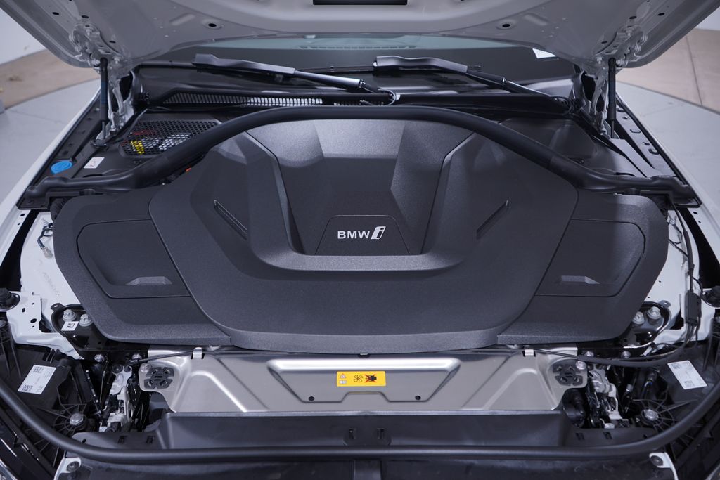 Thumbnail: 2025 BMW i4 - 14