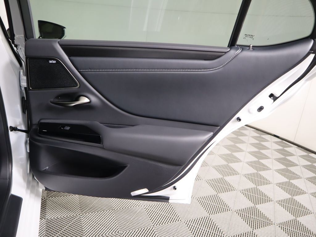 Used 2025 White Lexus 300h Luxury image 28