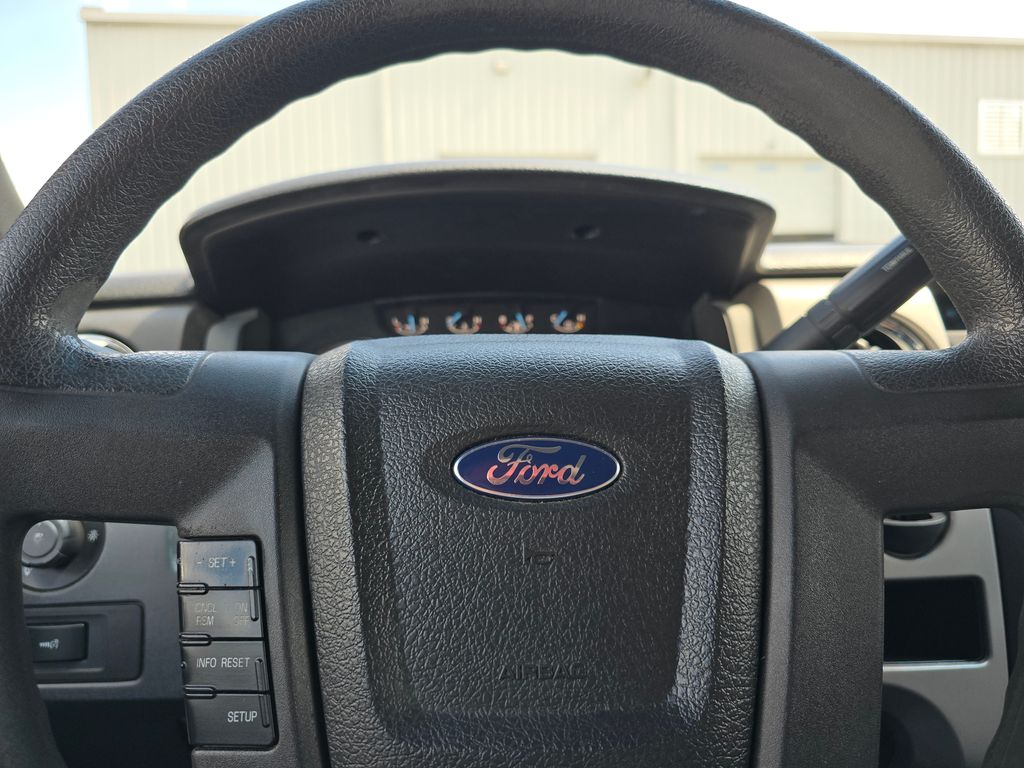 2011 Ford F-150 XLT photo 19