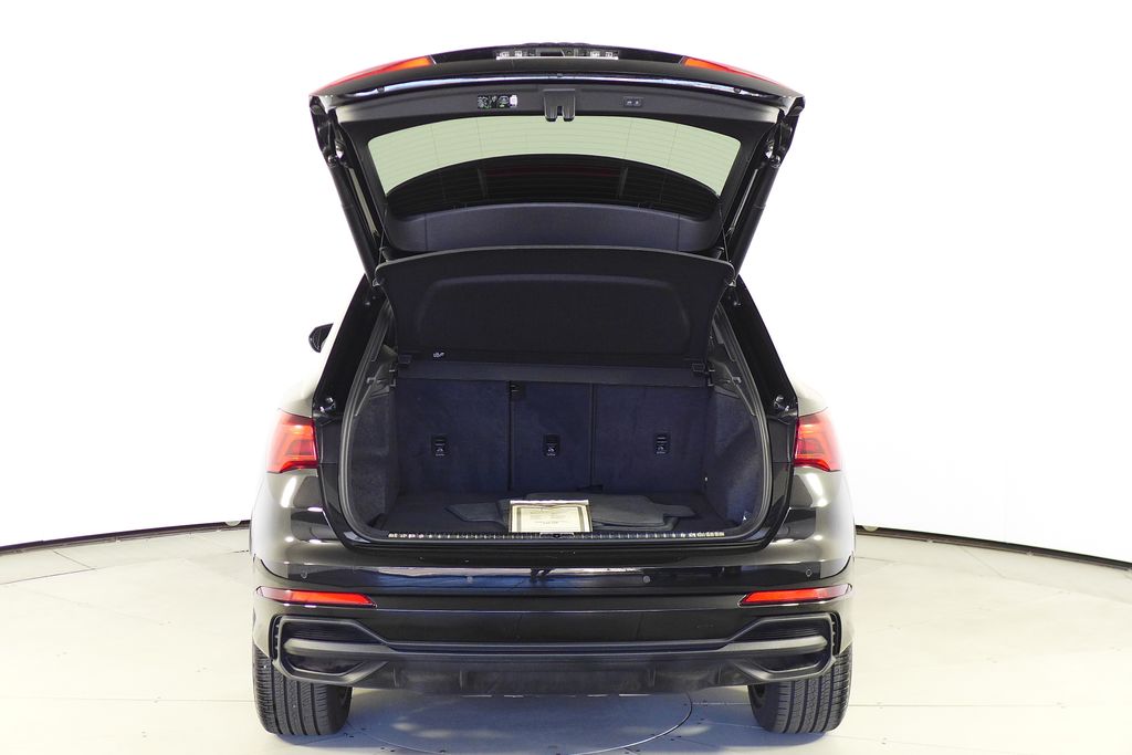 Thumbnail: 2025 Audi Q3 - 10