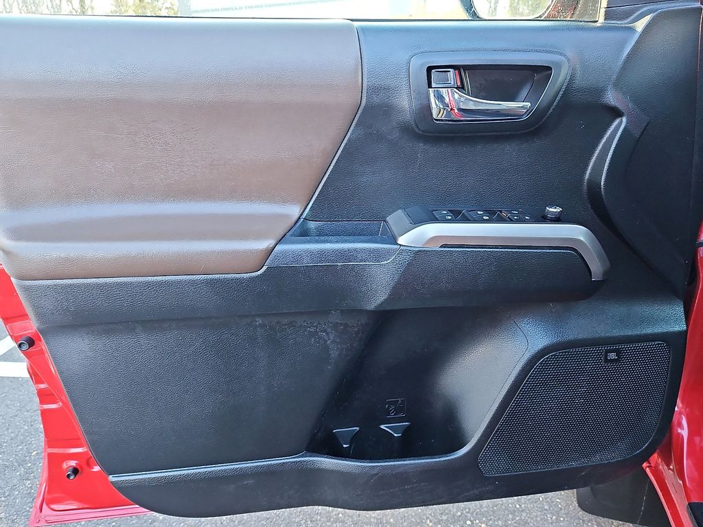 Thumbnail: 2017 Toyota Tacoma - 15