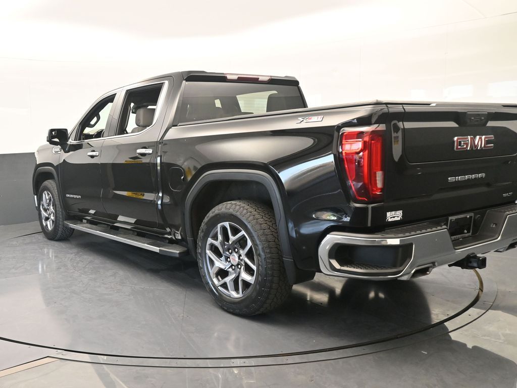 Used 2022 Onyx Black GMC SLT image 4