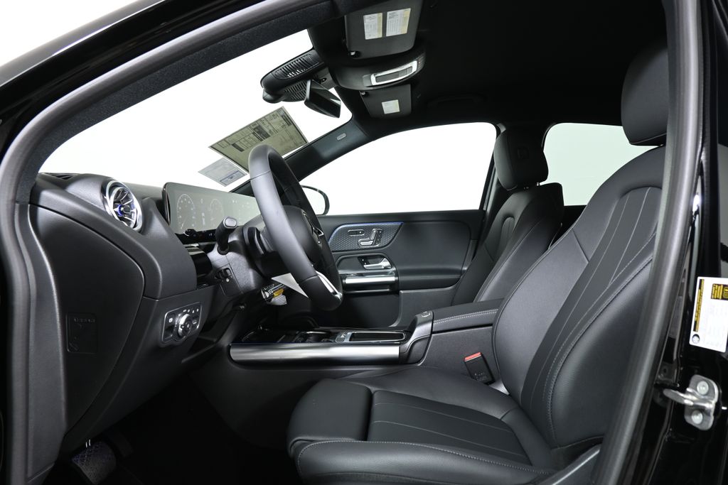 Thumbnail: 2025 Mercedes-Benz GLA - 3