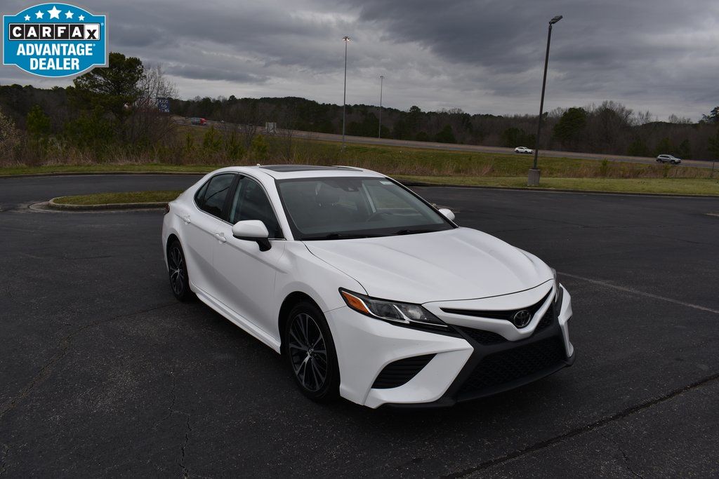 2019 Toyota Camry SE FWD