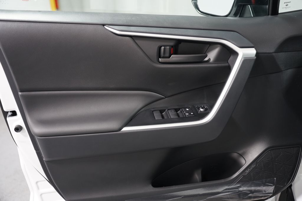Thumbnail: 2025 Toyota RAV4 - 28
