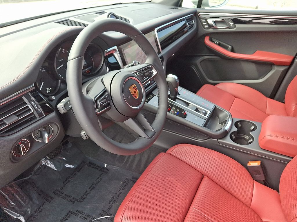 Thumbnail: 2026 Porsche Macan - 4