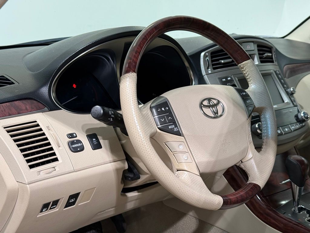 Thumbnail: 2012 Toyota Avalon - 16