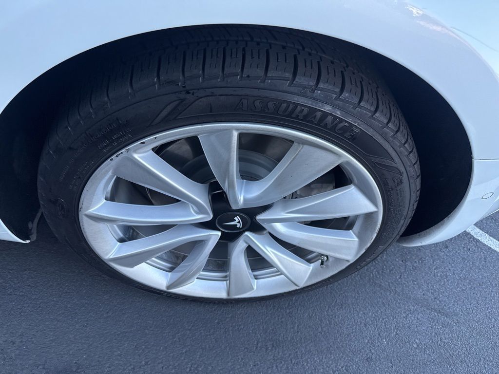 Thumbnail: 2020 Tesla Model 3 - 7
