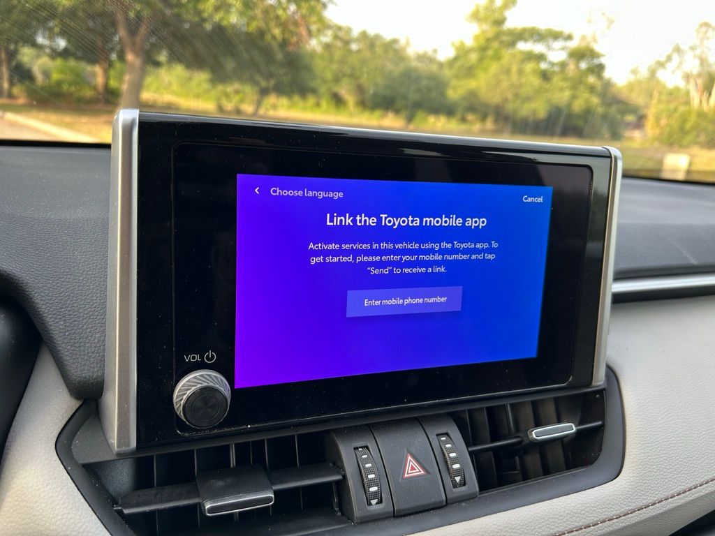 2024 Toyota RAV4 XLE Premium 24