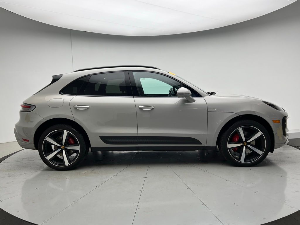 Thumbnail: 2023 Porsche Macan - 23