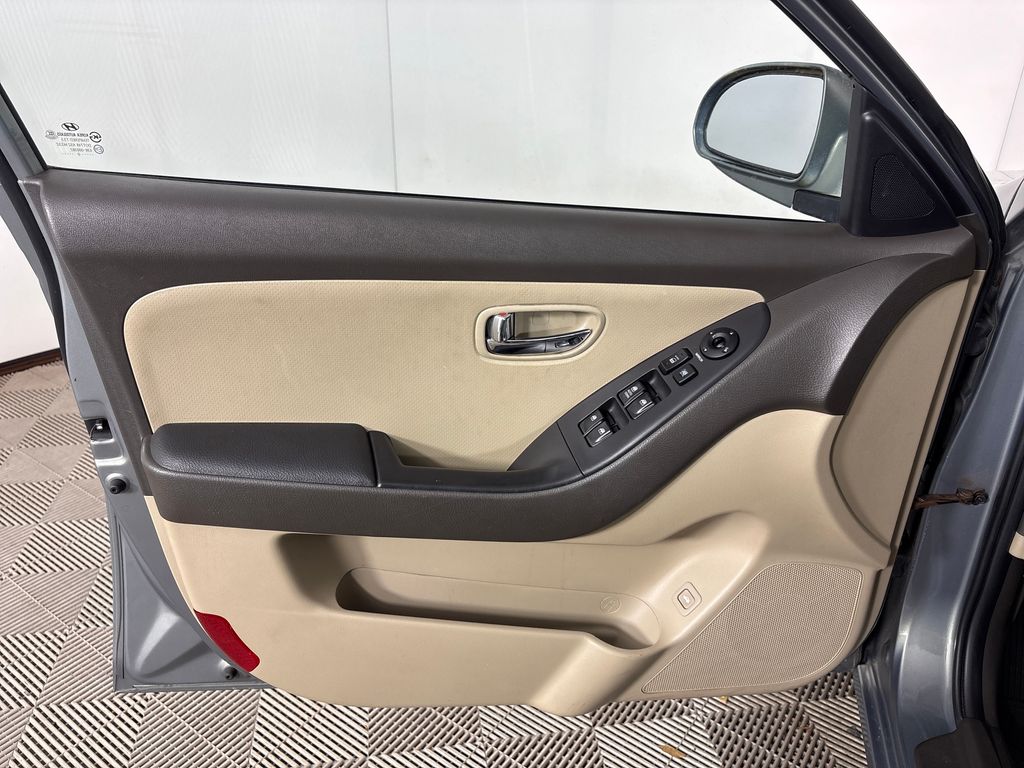 Used 2010 Beige Hyundai GLS image 16