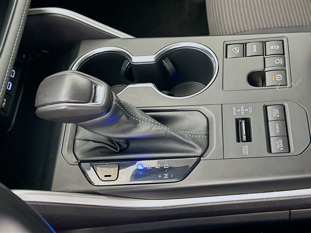 Thumbnail: 2023 Toyota Highlander - 17