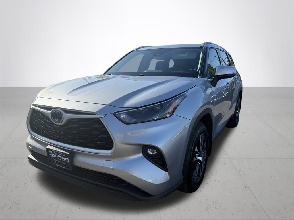 2022 Toyota Highlander Hybrid XLE