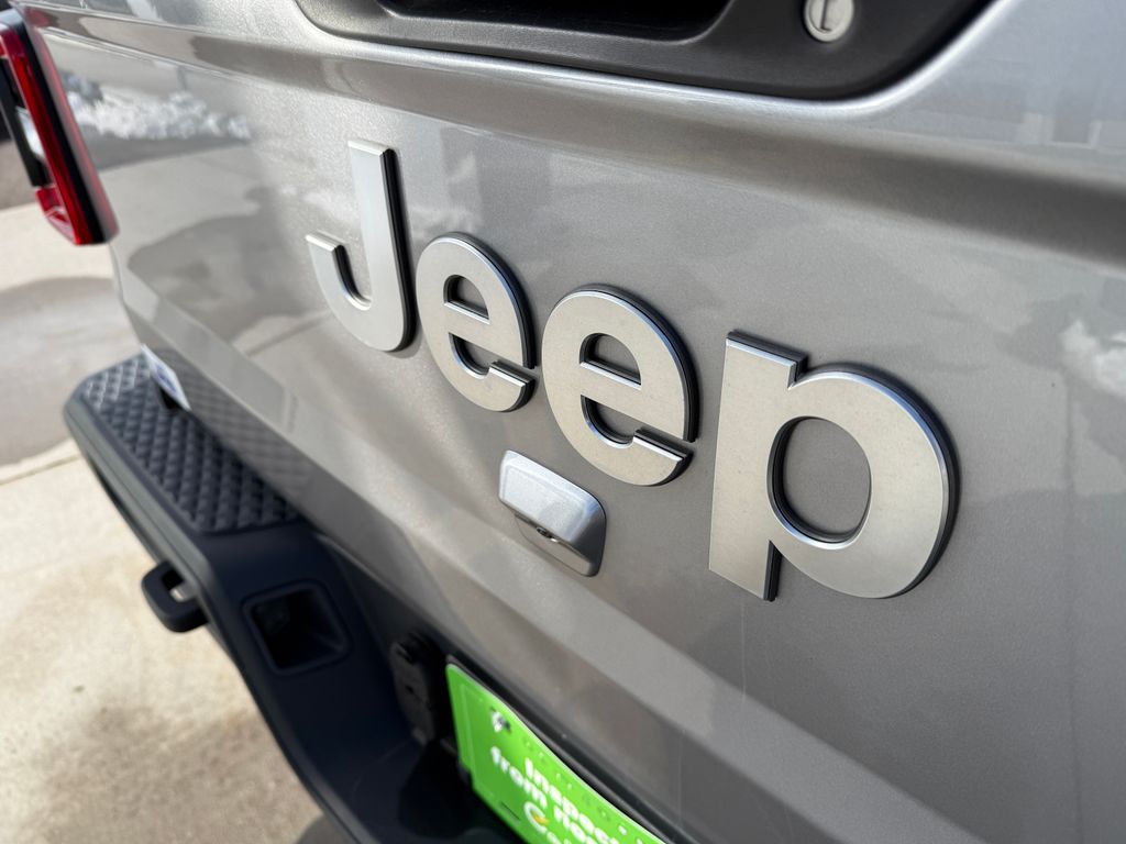 Certified Used 2020 Silver Jeep Overland image 20