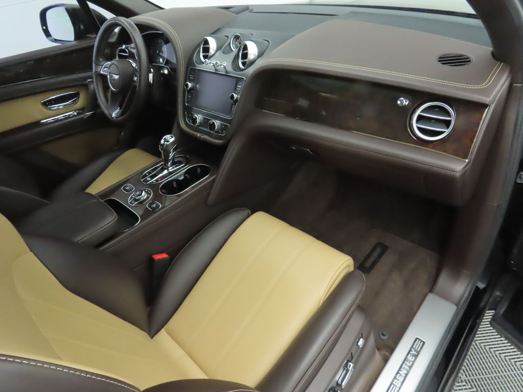 Thumbnail: 2019 Bentley Bentayga - 18