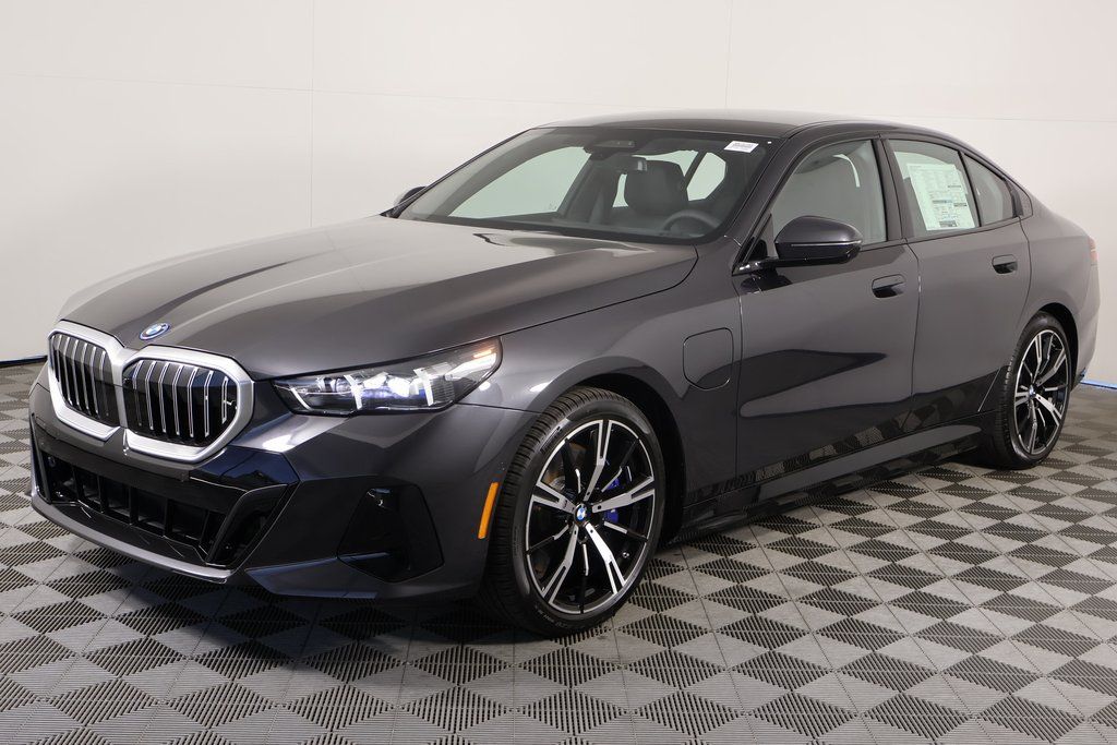 Thumbnail: 2026 BMW 5 Series - 1