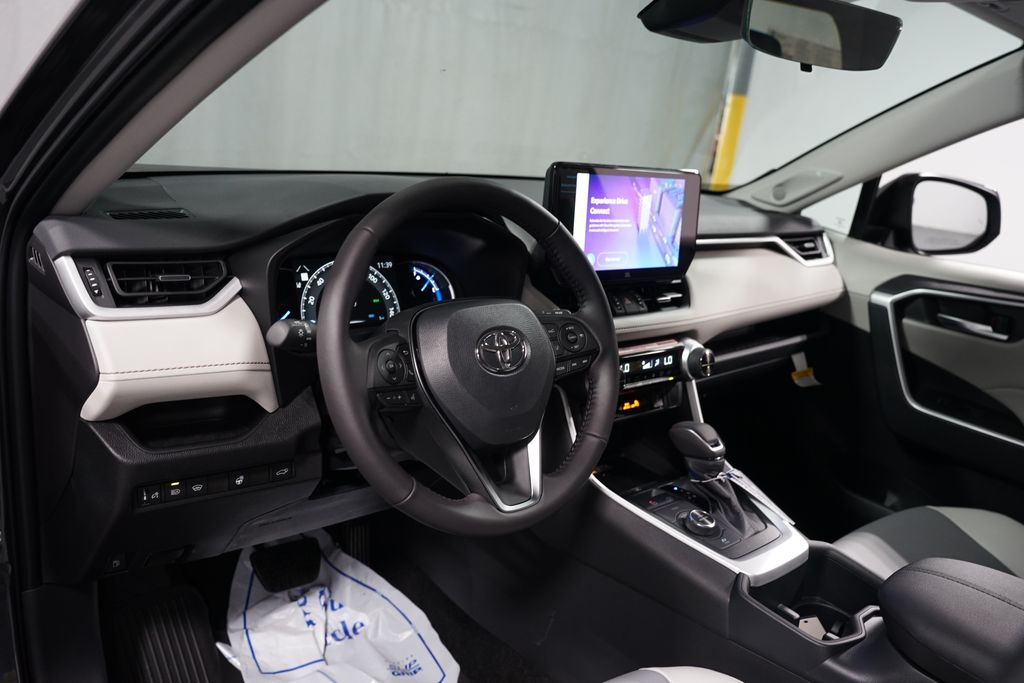 Thumbnail: 2025 Toyota RAV4 - 11