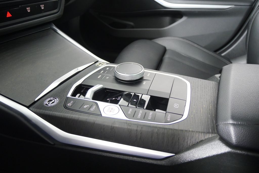 Thumbnail: 2024 BMW 3 Series - 26