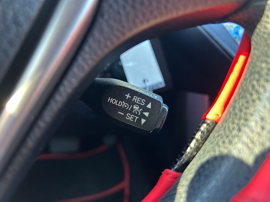 Thumbnail: 2018 Toyota RAV4 - 22