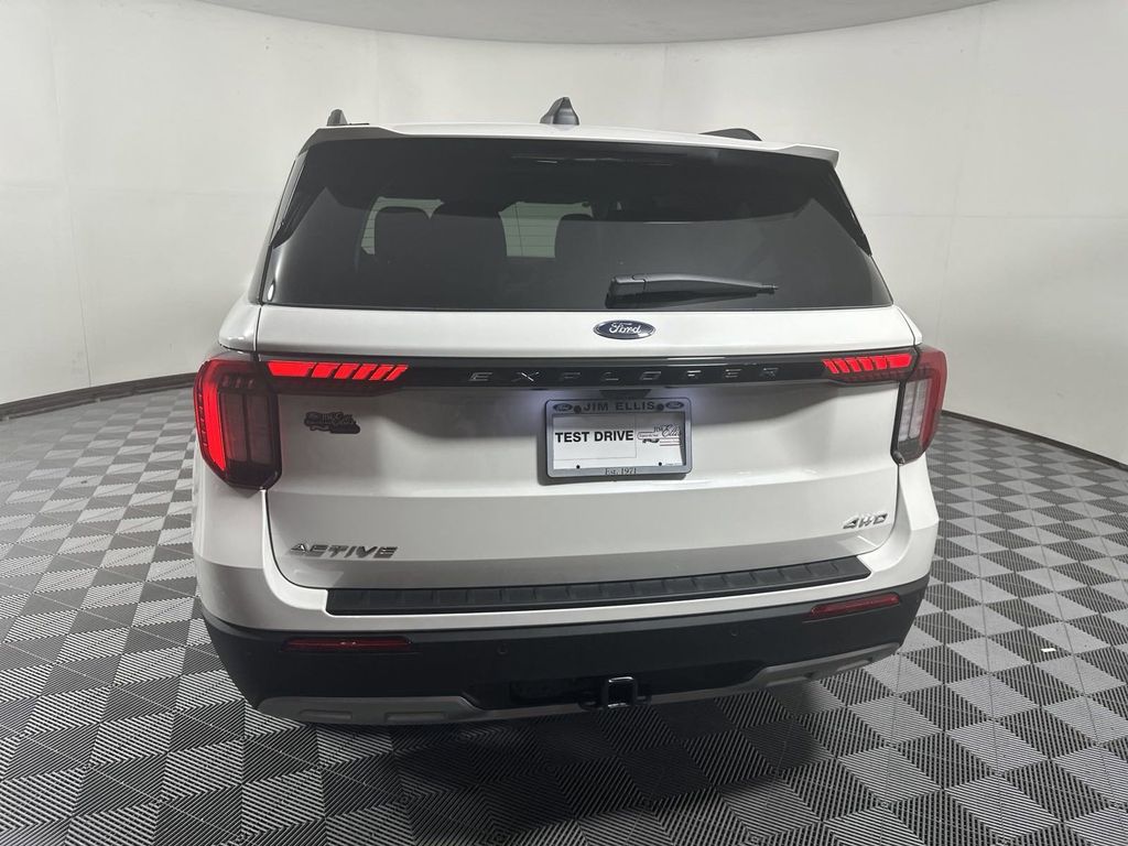 2025 Ford Explorer Active 6