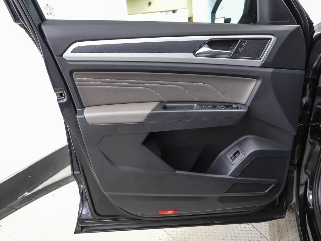 Thumbnail: 2023 Volkswagen Atlas - 9