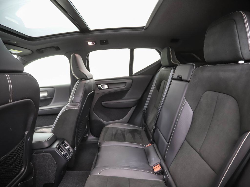 Thumbnail: 2021 Volvo XC40 - 22