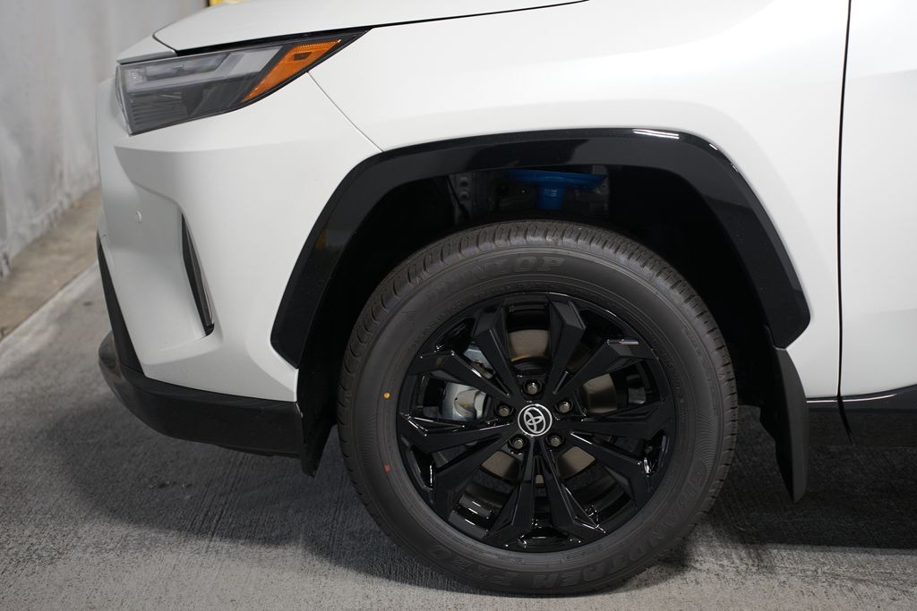 2025 Toyota RAV4 XSE 5