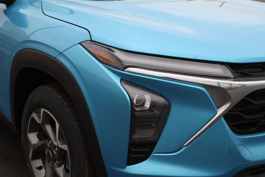 Thumbnail: 2026 Chevrolet Trax - 3