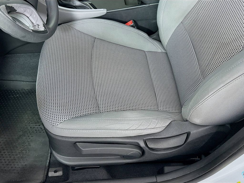 Thumbnail: 2011 Hyundai Sonata - 18