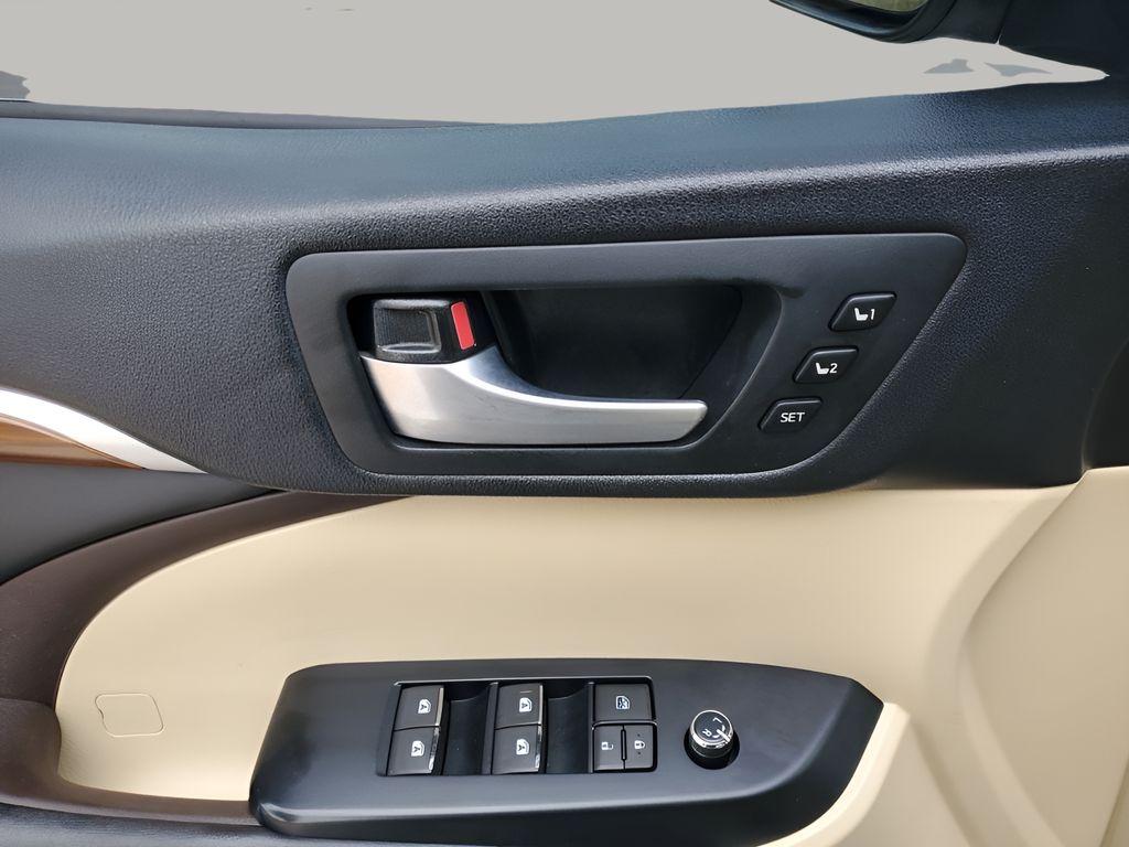 Used Car 2017 Toyota Highlander  Limited For Sale Under $25,000 In Austin, Texas