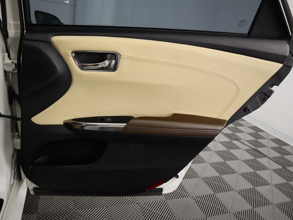 2014 Toyota Avalon XLE 27