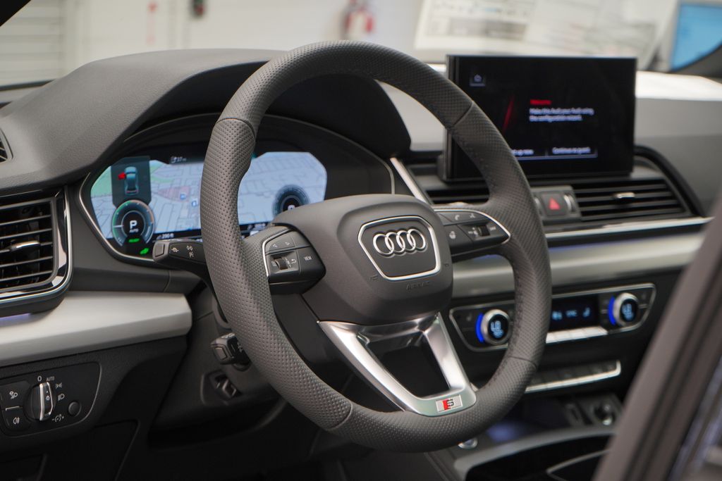 2025 Audi Q5 e  8