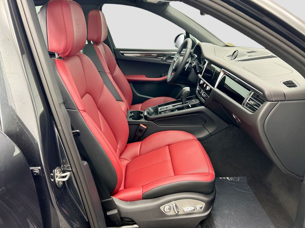 Thumbnail: 2026 Porsche Macan - 22