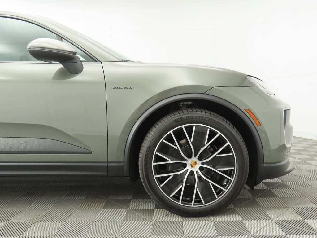 2024 Porsche Macan T 11