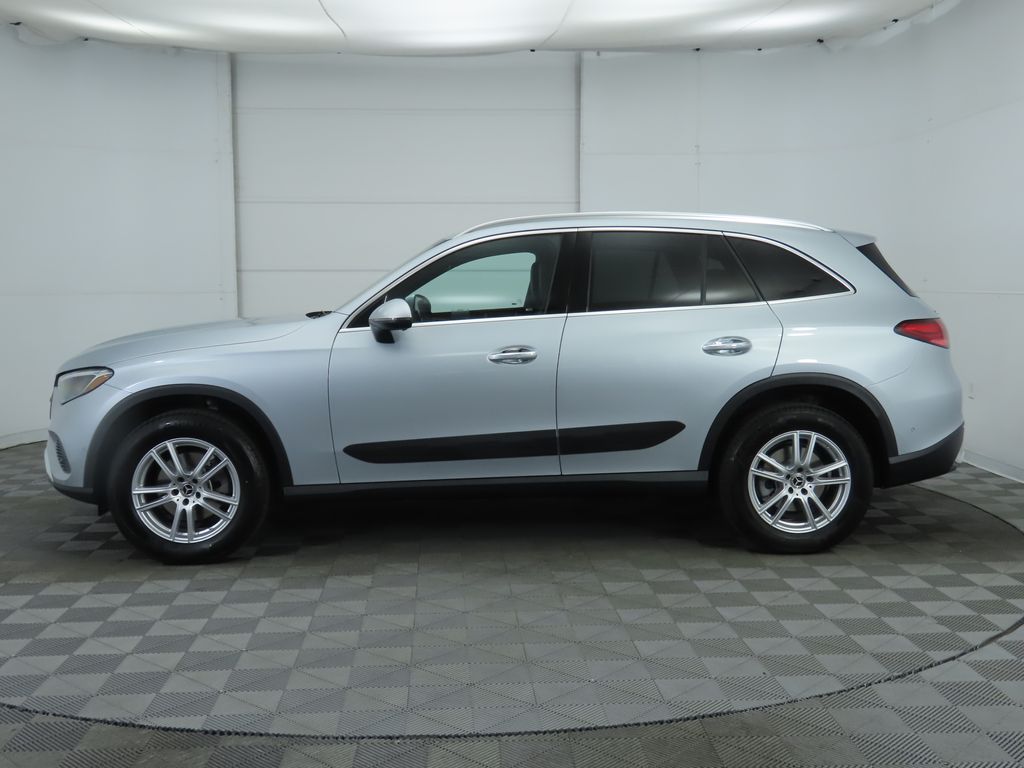 2025 Mercedes-Benz GLC 300 8
