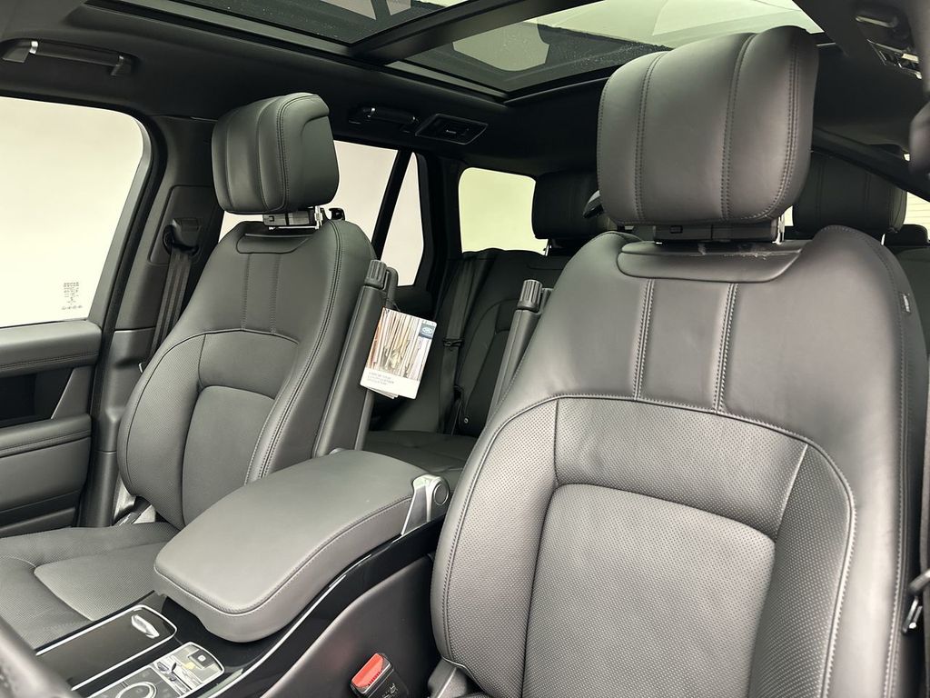 Thumbnail: 2019 Land Rover Range Rover - 15