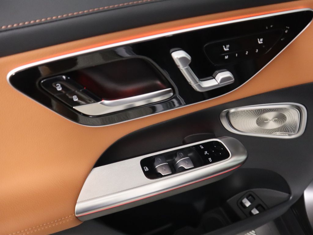 Thumbnail: 2025 Mercedes-Benz GLC - 25