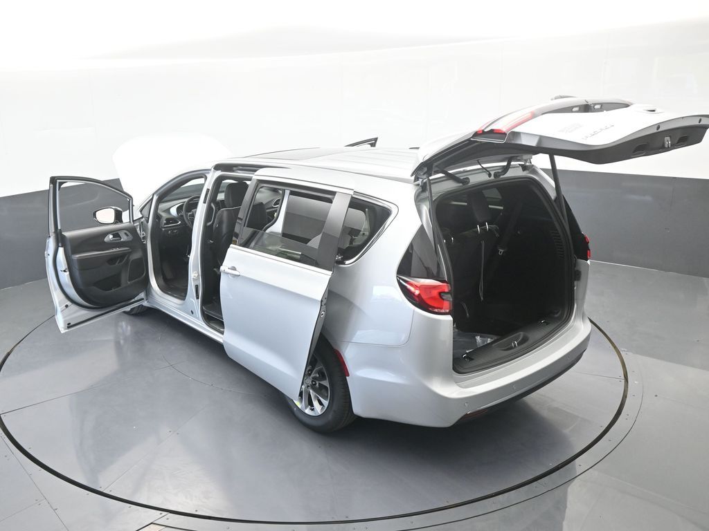 New 2026 Silver Mist Clearcoat Chrysler Limited image 67